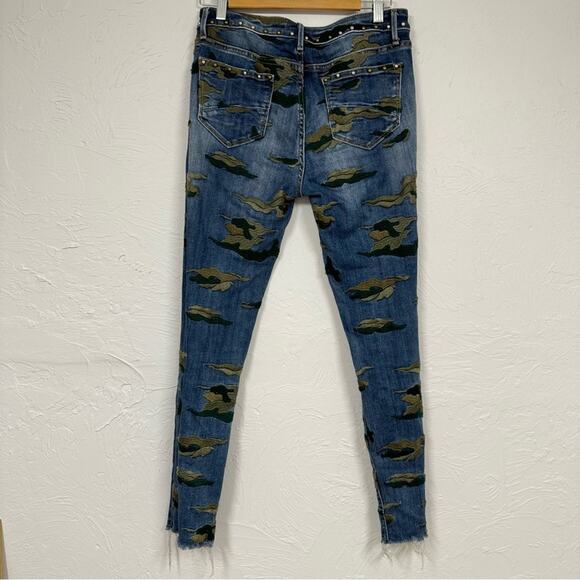 Driftwood High Rise Camo Embroidered Studded Raw Hem Blue Jeans Womens 28 Jackie - Picture 9 of 10